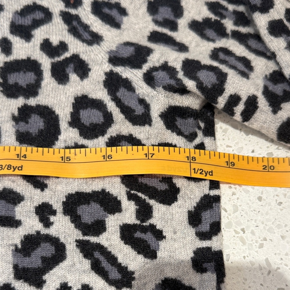 Cynthia Rowley Gray and Black Leopard Print Sweater cashmere size large - Picture 4 of 6